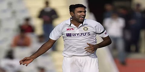 டெஸ்ட் கிரிக்கெட்டில் அதிக விக்கெட்டுகளை வீழ்த்திய பவுலர்கள்: அஷ்வின் முன்னேற்றம்