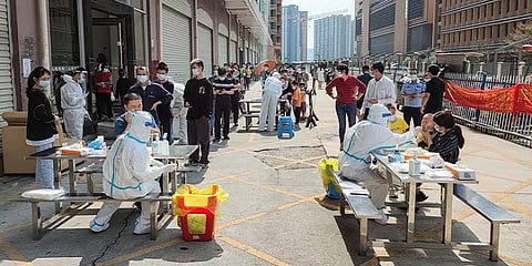 ஆயிரம் பேருக்கு கொரோனா உறுதி: அச்சத்தில் ஊரடங்கை அமல்படுத்திய சீனா- புதிய வைரஸ் காரணமா?