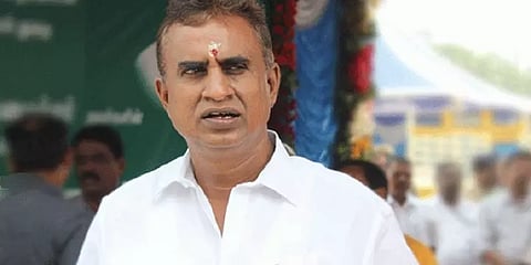 எஸ்பி வேலுமணி மீது இரு வழக்குகள் - பின்னணி என்ன?