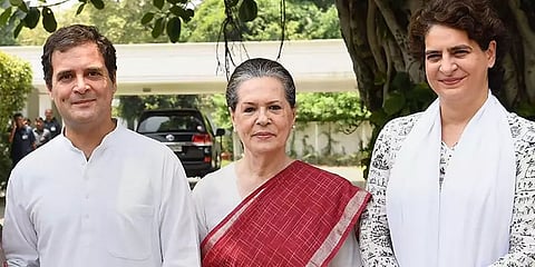 `சோனியா காந்தி குடும்பம் காங்கிரஸிலிருந்து விலக வேண்டும்'- தொடரும் ஆதரவும் எதிர்ப்பும்