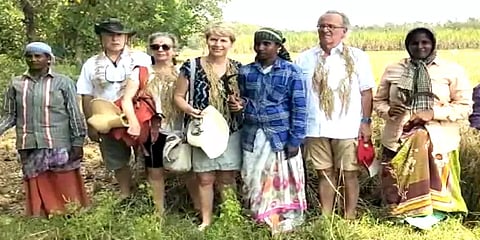 மாட்டு வண்டியில் பயணம்... நெல் அறுவடை: அசத்திய பிரான்ஸ் நாட்டினர்