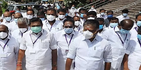 ஜெயக்குமார் கைது; வேலுமணி ரெய்டு - பட்ஜெட் உரையை புறக்கணித்த அதிமுக