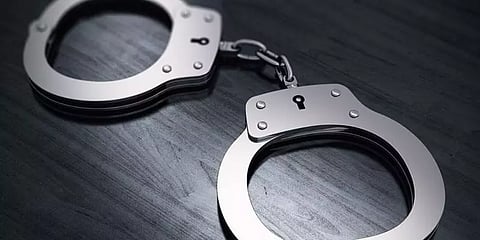 பெல்ஜியம்: ஆசிரியைக்கு 101 கத்தி குத்து - 30 ஆண்டுகள் காத்திருந்து மாணவன் செய்த கொலை