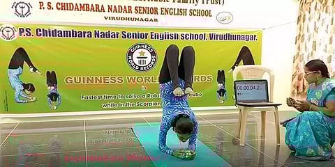 விருச்சிகாசன நிலையில் ரூபிக் கியூபை சால்வ் செய்து விருதுநகர் மாணவி கின்னஸ் சாதனை முயற்சி