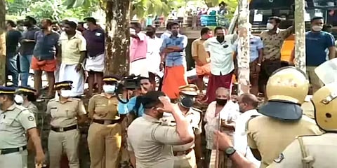 சாதாரண 72 செண்ட் நிலப்பிரச்னை! ஓரே குடும்பத்தைச் சேர்ந்த 4 பேருக்கு நேர்ந்த கொடூரம்