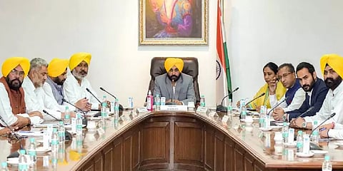 பதவியேற்றவுடன் பணி நியமன ஆணை: பாராட்டு மழையில் பஞ்சாப் முதல்வர்