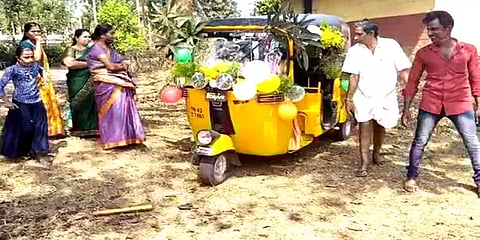 தொழில் மீது இருந்த மரியாதை! நெகிழ வைத்த ஆட்டோ ஓட்டுநரின் செயல்