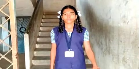 குழந்தை தொழிலாளர்களாக மாறிய மாணவிகளை மீட்டு மீண்டும் பள்ளியில் சேர்த்த மாணவி