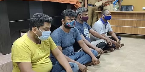 செல்போன் டவர் அமைத்து தருவதாகக்கூறி ரூ.23 லட்சம் மோசடி - டெல்லியை சேர்ந்த 4 பேர் கைது