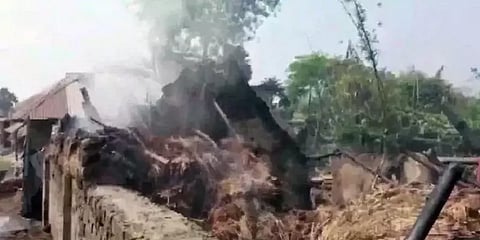 தீ வைத்து கொல்லப்பட்ட குழந்தைகள், பெரியவர்கள்... கடும் நெருக்கடியில் தவிக்கும் மம்தா அரசு