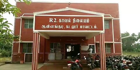 புகார் கொடுக்க வந்த பெண்ணிடம் அநாகரிகமாக பேசிய சிறப்பு உதவி ஆய்வாளர் மீது புகார்