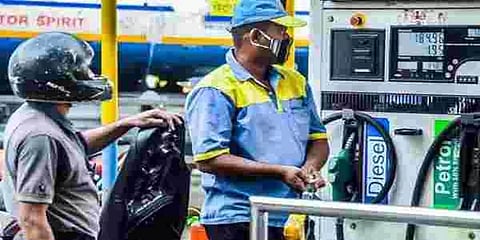 4 நாட்களில் மூன்றாவது முறையாக பெட்ரோல், டீசல் விலை உயர்வு!