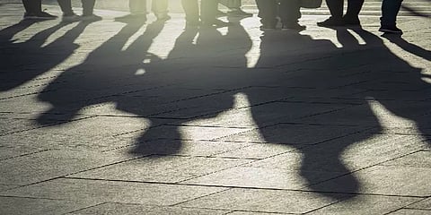 7-வது மாடியில் இருந்து குதித்து ஒரே குடும்பத்தை சேர்ந்த 4 பேர் தற்கொலை - ஸ்விசில் மர்மம்