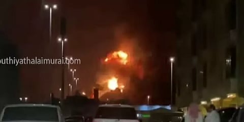 சவுதி அரேபிய எண்ணெய் கிடங்குகள் மீது தாக்குதல் - அதிர்ச்சியில் வளைகுடா நாடுகள்