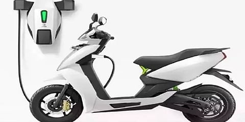 இந்தியாவில் மின்சார வாகனங்கள் தீ பிடித்த நிகழ்வுகள் - அளவுக்குமீறிய சார்ஜ்தான் காரணமா?