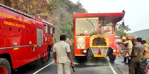 திடீரென தீப்பற்றி எரிந்த திருப்பதி எழுமலையான் கோயிலுக்குச் சொந்தமான இலவச பேருந்து