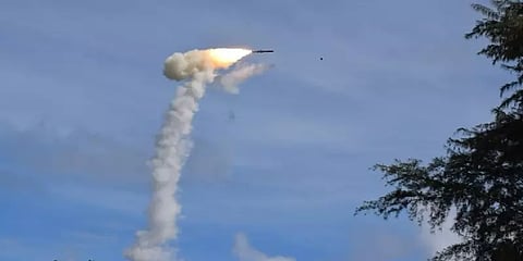 வான் இலக்கை தாக்கும் ஏவுகணை சோதனை வெற்றி - இந்திய விஞ்ஞானிகள் மகிழ்ச்சி