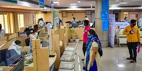 அடுத்த ஒரு வாரத்தில் வங்கிக்கு செல்ல வேண்டிய தேவை இருப்போர், இப்பவே கவனமாயிருங்க!