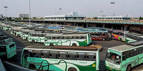 தமிழகத்தில் குறைந்த போக்குவரத்து சேவை: பாதிப்பை பட்டியலிட்ட போக்குவரத்து கழகம்!