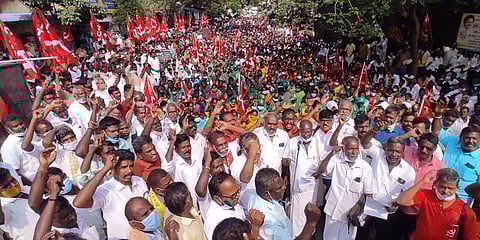இந்தியா முழுவதும் தொடரும் தொழிற்சங்கம் போராட்டம் - நேற்றைய நிகழ்வுகளின் தொகுப்பு!