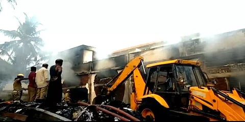 பனியன் குடோனில் ஏற்பட்ட தீ விபத்தில் ரூ.30 லட்சம் மதிப்பு துணிகள் சேதம்