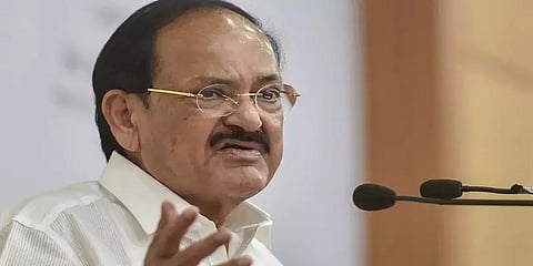 "உண்மைத் தகவல்கள் அடிப்படையில் வரலாற்றை திருத்துங்கள்" -வெங்கையா நாயுடு