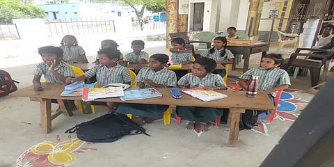 புதிய தலைமுறை செய்தி எதிரொலி: சேதமான அரசுப் பள்ளிக்கு மாற்றாக தற்காலிகப் பள்ளி