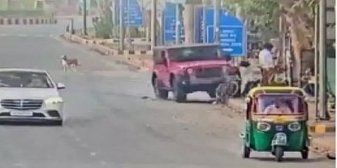 இப்படியும் ஒரு கொடூரம் - ஜீப்பை ஏற்றி பாதசாரி படுகொலை