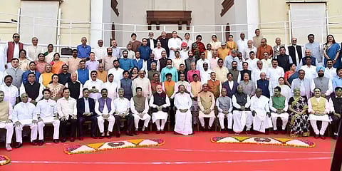 மாநிலங்களவையில் 72 பேர் ஓய்வு: நினைவுகளை பகிர்ந்துகொண்ட எம்.பி.க்கள்- நெகிழ்ச்சியான தருணம்