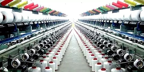 தொடர்ந்து உயரும் நூல் விலை - அதிர்ச்சியில் பின்னலாடை உற்பத்தியாளர்கள்