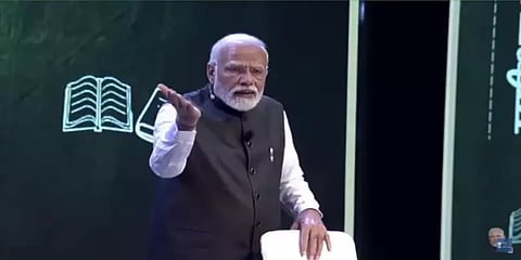 சமூக ஊடகங்களுக்கு அடிமையாகாமல் இருப்பது எப்படி?.. பிரதமர் மோடி சொன்ன அட்வைஸ்!