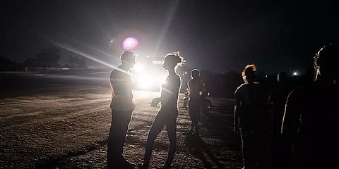 சென்னை: திருநங்கைகளை தாக்கிய 6 காவலர்களுக்கு பணியிட மாற்ற உத்தரவு