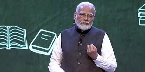 `தேர்வுக்கு தயாராகுங்கள்’: பிரதமரின் நிகழ்ச்சியை காணொலியில் பார்வையிட்ட நாமக்கல் மாணவிகள்