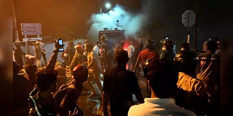 இலங்கையில் அவசர நிலை பிரகடனம்