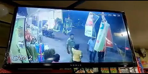 சிறுவன் கன்னத்தில் சரமாரியாக அறைந்த காவலர் - சிசிடிவி கேமிராவில் சிக்கிய காட்சிகள்