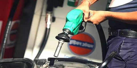 'பெட்ரோல் 110.65, டீசல் 100.70'.. தமிழ்நாட்டில் மாவட்ட ரீதியாக விலை நிலவரம்