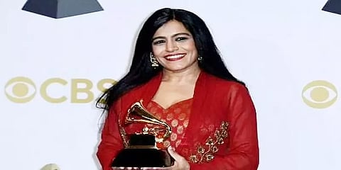 முதல் முறையாக கிராமி விருது பெற்ற இந்திய வம்சாவளிப் பெண் - யார் அவர்?