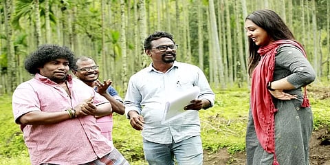 ‘மலை’ படத்தில் யோகிபாபு, லக்ஷ்மி மேனனின் கதாபாத்திரங்கள் என்ன? - வைரலாகும் புகைப்படங்கள்