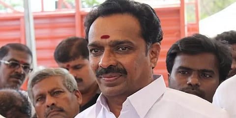 “ரோடு வேலை செய்யாமலேயே ரூ.3 கோடி எடுத்துட்டாங்க” - அதிமுக முன்னாள் அமைச்சர் குற்றச்சாட்டு