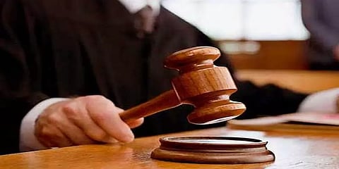 காதலிக்க மறுக்கும் பெண்களின் மீது தாக்குதல்- இரும்புக்கரம் கொண்டு அடக்க நீதிமன்றம் உத்தரவு