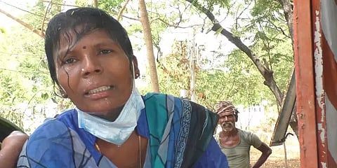 ’’கவுன்சிலர் கணவர் தொல்லை தாங்க முடியல’’ - ஆட்சியர் அலுவலகம் முன் தீக்குளிக்க முயன்ற பெண்