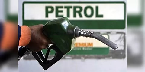 பெட்ரோல், டீசல் விலை நிர்ணயம் செய்யப்படுவது எப்படி? மத்திய,மாநில அரசுகளின் வரிகள் எவ்வளவு?