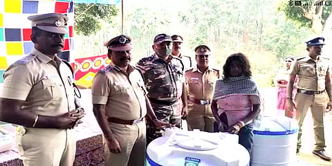 தண்ணீர் வசதியில்லாத மலை கிராமத்திற்கு தண்ணீர் தொட்டி வழங்கிய கோவை சரக டிஐஜி