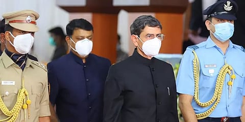 தமிழக ஆளுநர் திடீர் டெல்லி பயணம்; அரசியல் காரணமா, தனிப்பட்ட காரணமா?