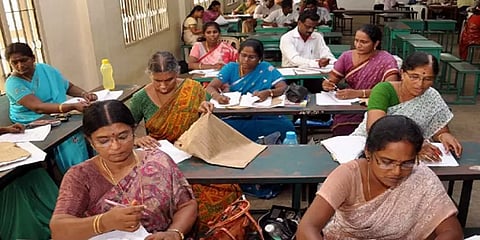 'டெட் தேர்வில் பாஸ் ஆகாதவர்கள் ஆசிரியர் பணியில் நீடிக்க தகுதியில்லை' - நீதிமன்றம் அதிரடி