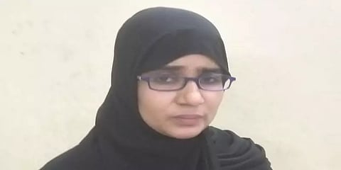 ரூ.10 லட்சத்திற்காக பள்ளி மாணவி கடத்தல்- 3 மணி நேரம் அலைகழித்து பின் சிக்கிய கடத்திய பெண்