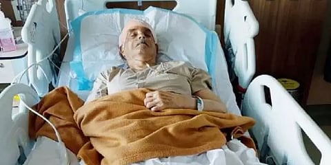 முன்னாள் கிரிக்கெட் வீரரின் தலையிலிருந்து 60 ஆண்டுகளுக்குப்பின் நீக்கப்பட்ட உலோக தகடு