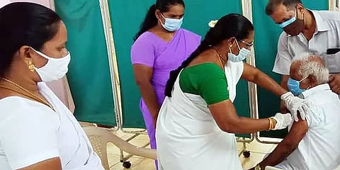 இனி வாராந்திர கொரோனா தடுப்பூசி முகாம்கள் இல்லை - மருத்துவத்துறை அறிவிப்பு