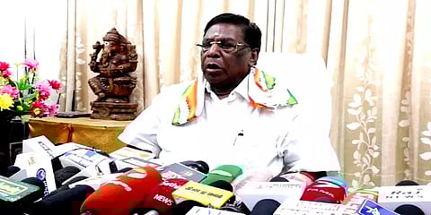 "இந்தி திணிப்பை மக்கள் ஒருபோதும் ஏற்க மாட்டார்கள்" - அமித்ஷாவுக்கு நாராயணசாமி பதிலடி