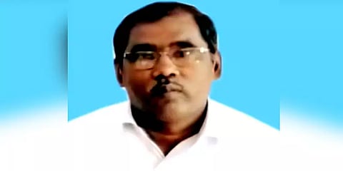 செல்போனில் ஆபாச படங்களைக் காட்டி மாணவிகளுக்கு பாலியல் தொல்லை: தலைமையாசிரியர் கைது